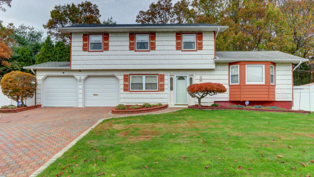 14 Stonington Cir, Wheatley Heights, NY, 11798 Scene 1