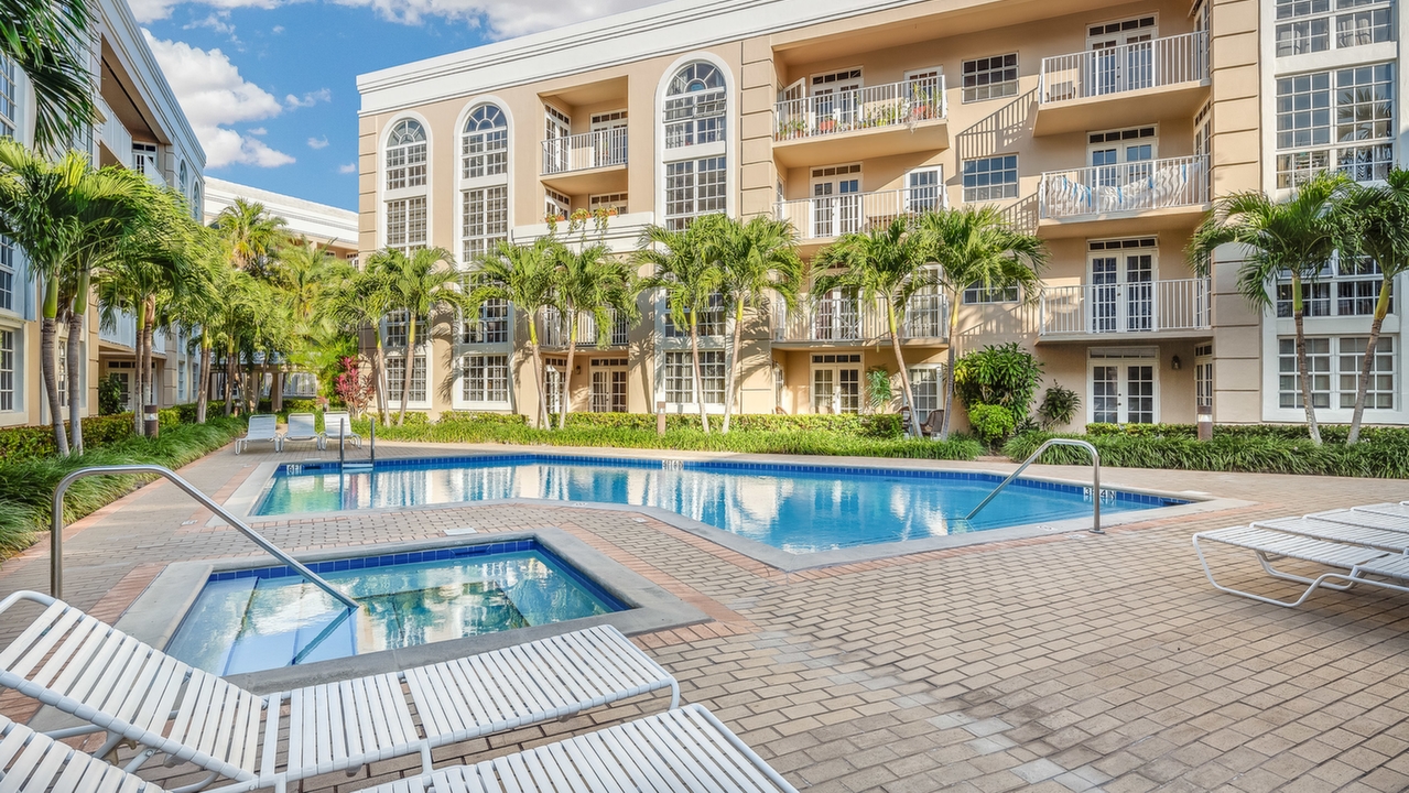 University Inn #2405-01