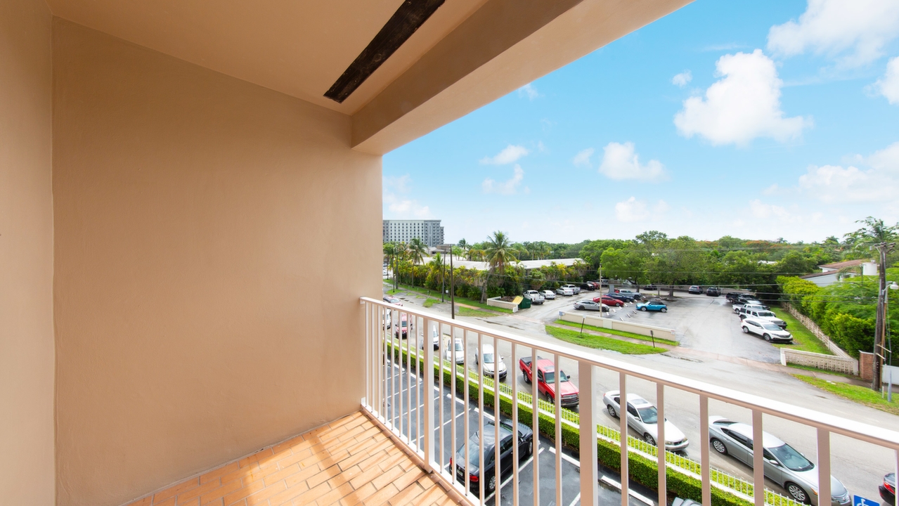 University Inn #2405-04