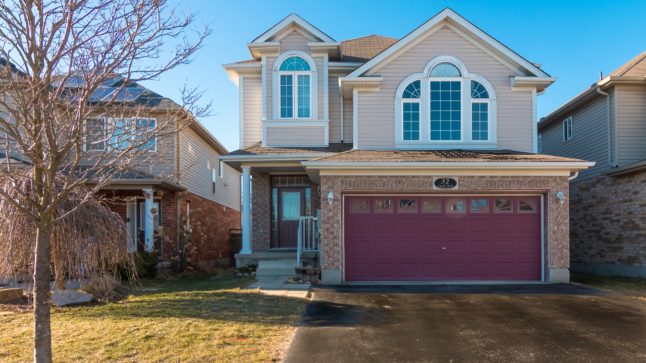 32 Lynch Cir., Guelph, ON, N1L1R5 Scene 1