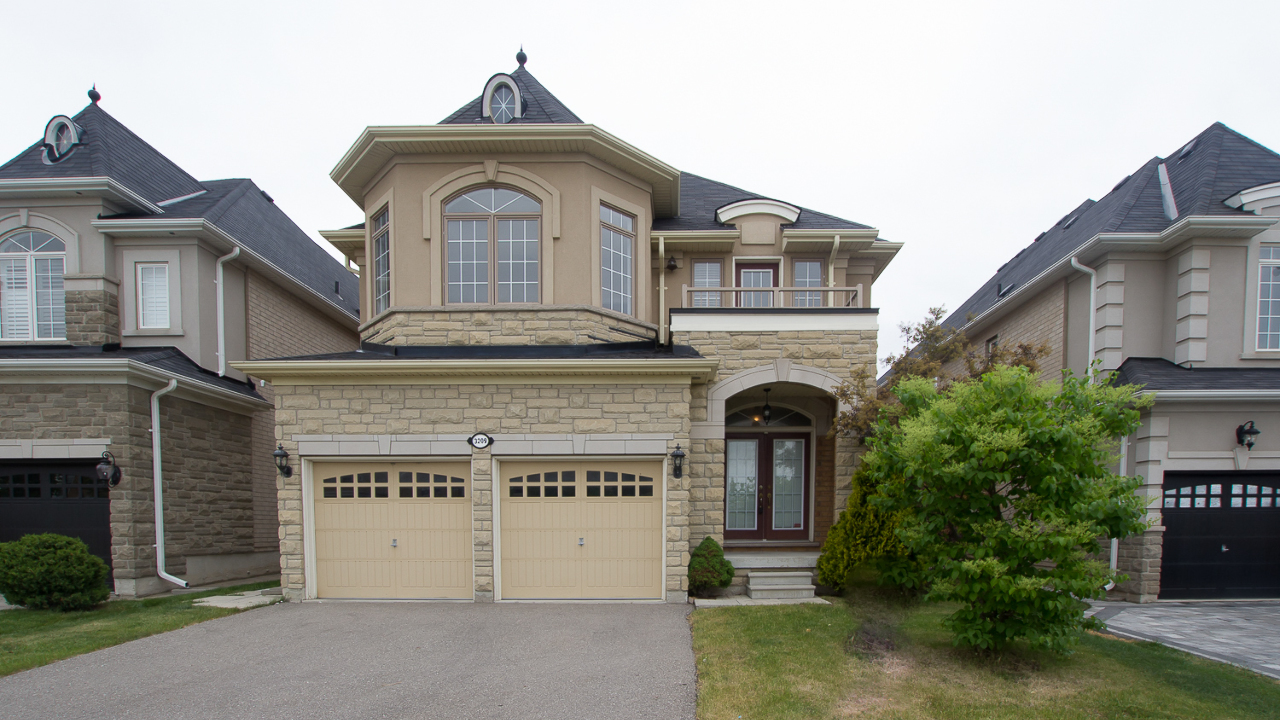 3209 Erin Centre Blvd, Mississauga, ON, L5M 7T9 Scene 1