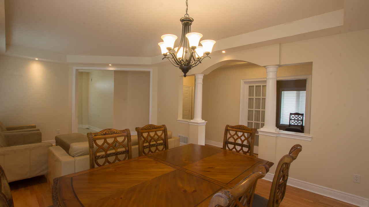 3209 Erin Centre Blvd, Mississauga, ON, L5M 7T9 Scene 3