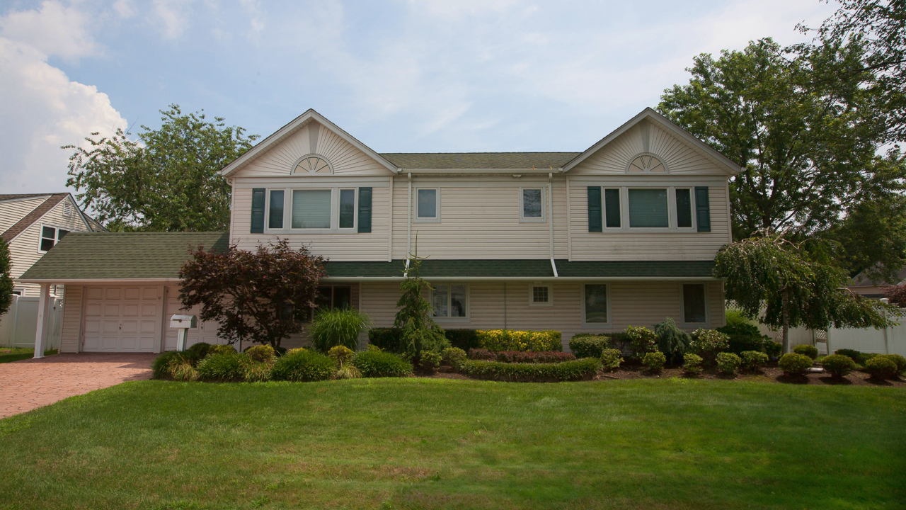 45 Wildflower Lane, Wantagh, NY, 11793 Scene 1