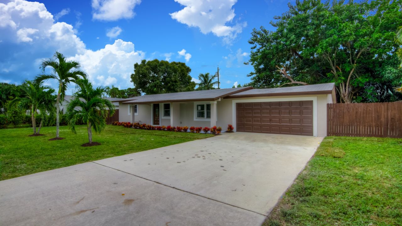 House_Front_1439_40_41_Sky