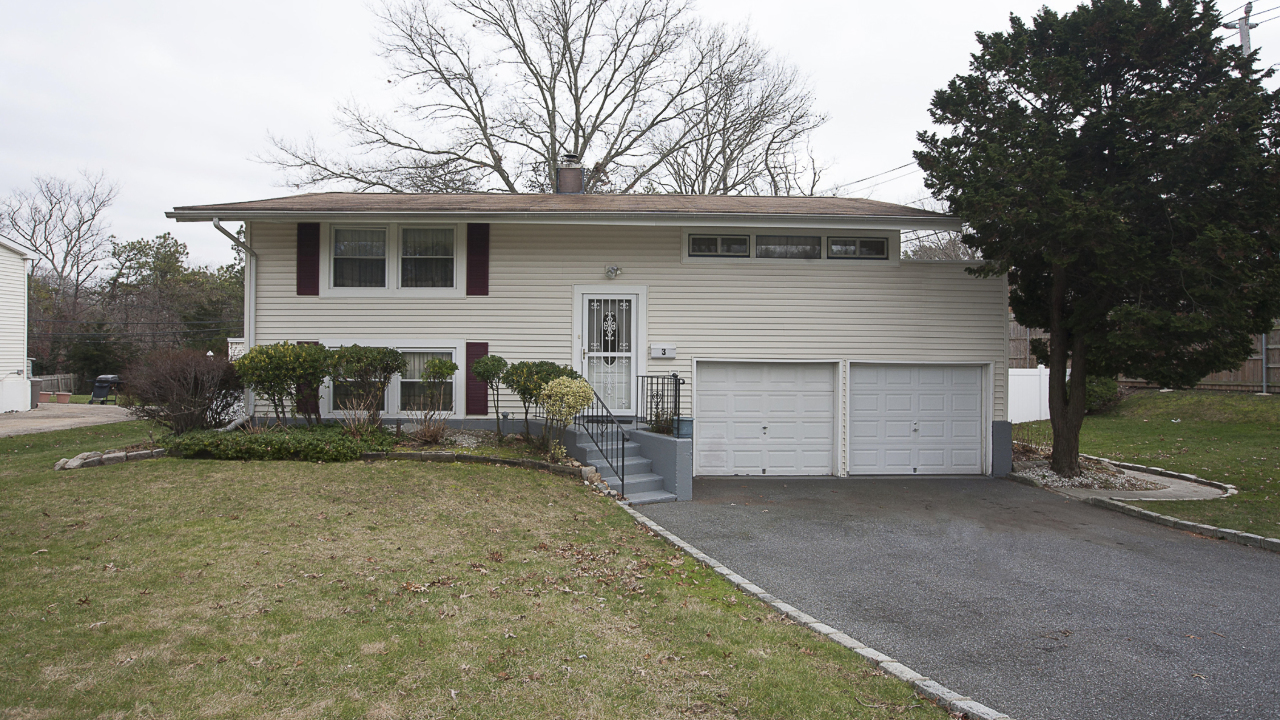 3 Split Cedar Drive, Islandia, NY, 11749 Scene 1