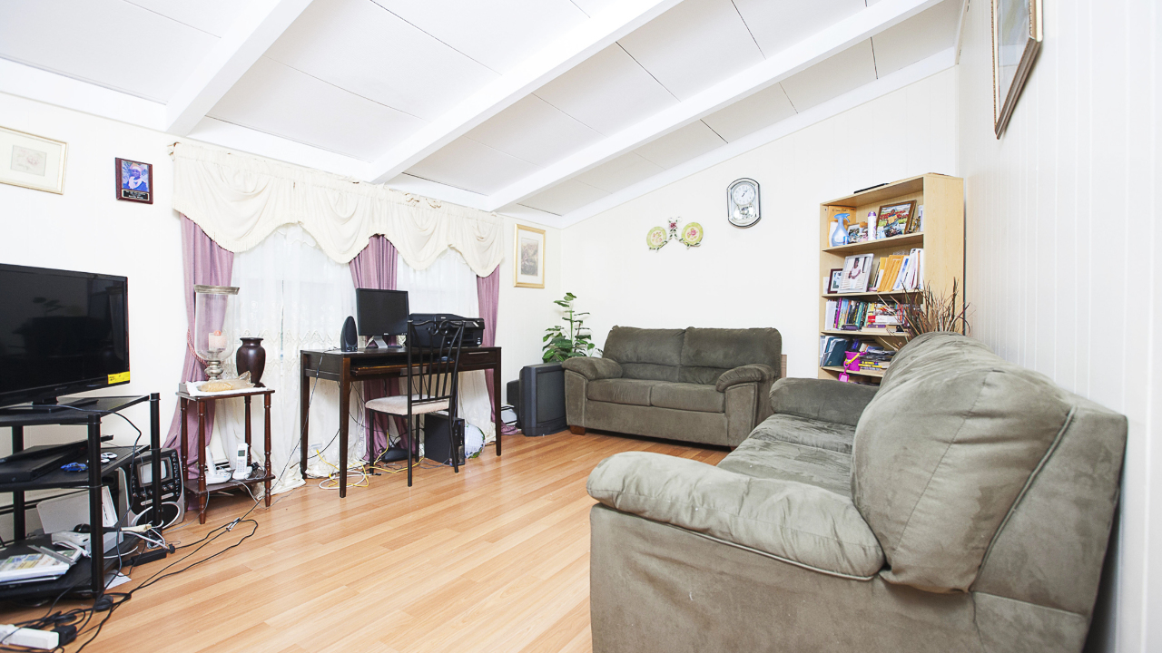 3 Split Cedar Drive, Islandia, NY, 11749 Scene 4