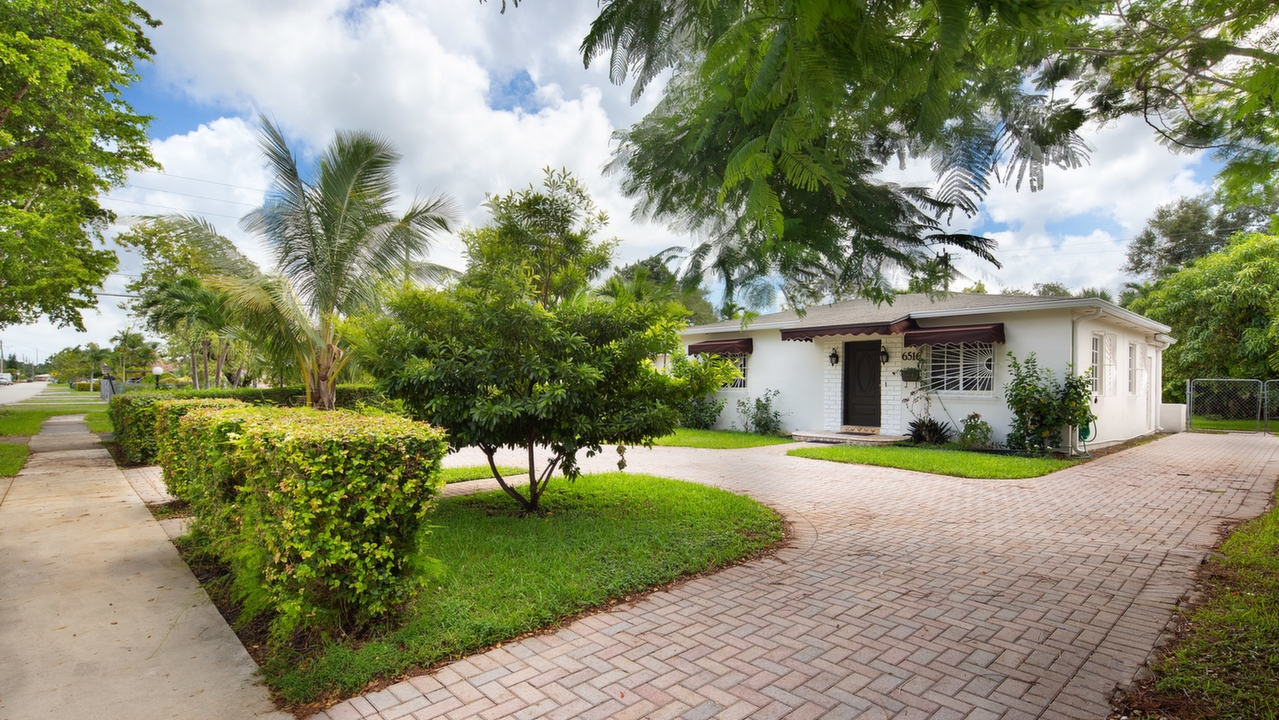 6516-SW-23rd-St-02