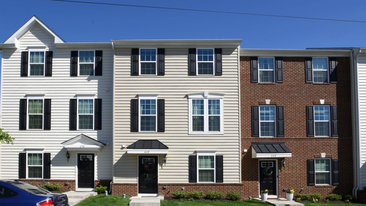 668 E Chestnut St, Souderton, PA, 18964 Scene 1