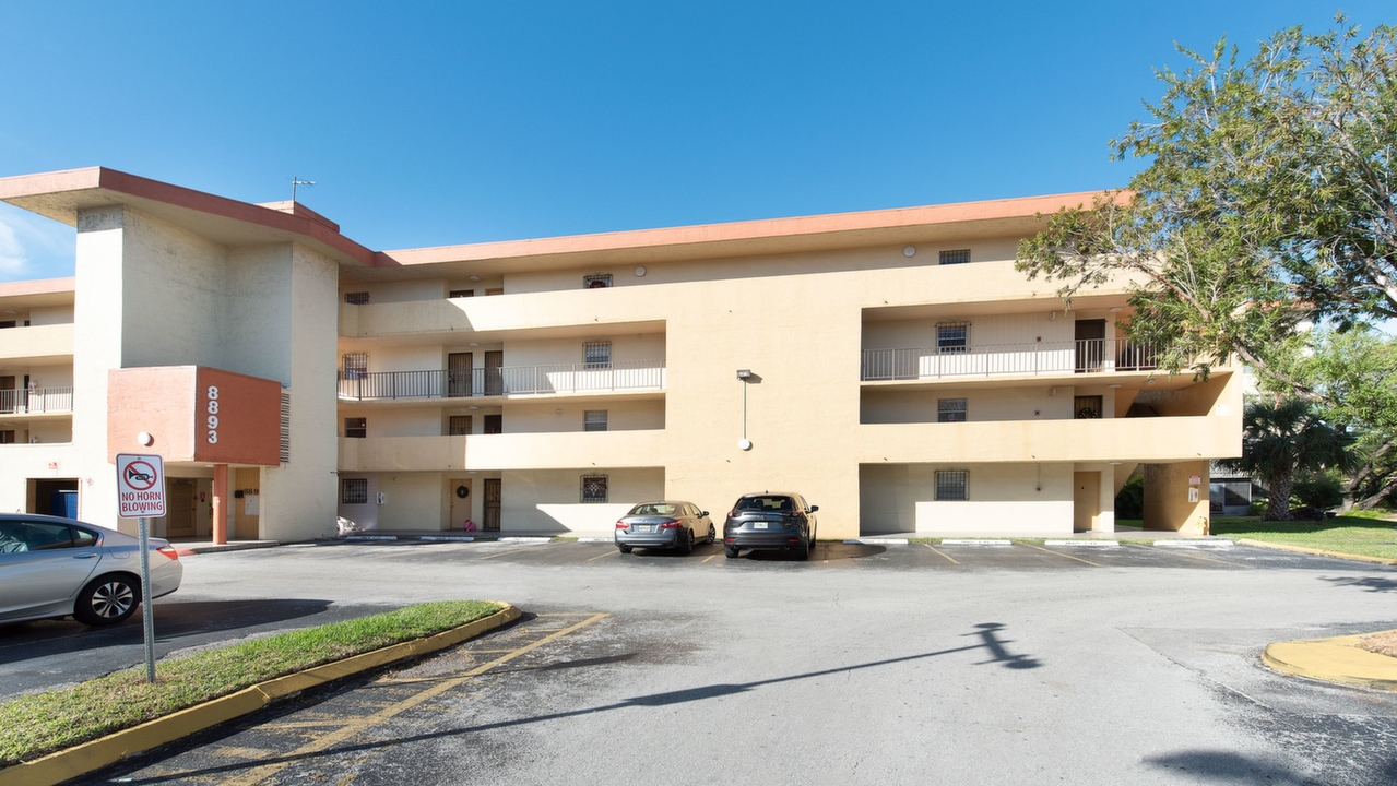 8893-Fontainebleau-Blvd-#306-01