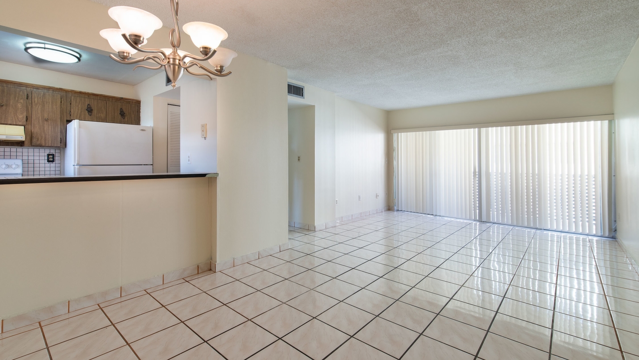 8893-Fontainebleau-Blvd-#306-02