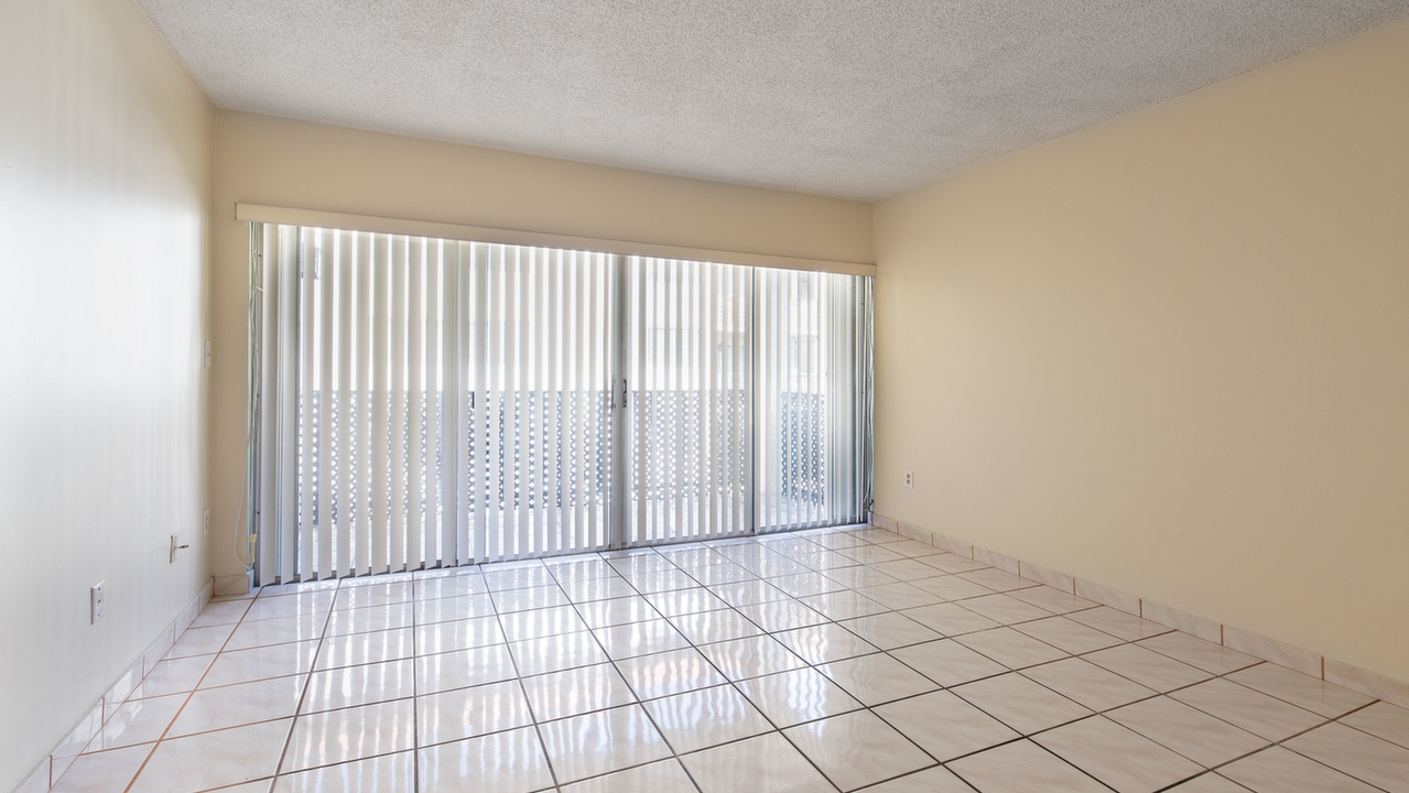 8893-Fontainebleau-Blvd-#306-03