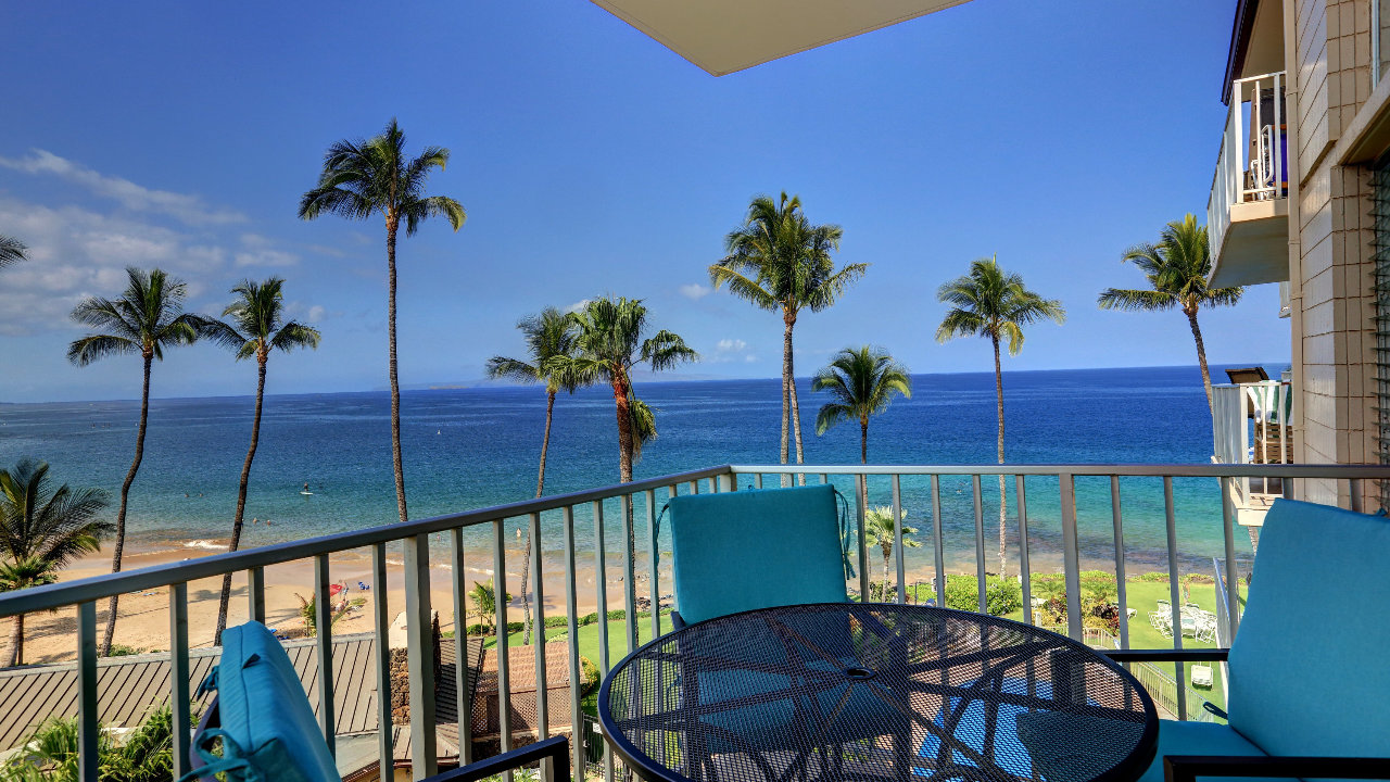 Lanai Dining