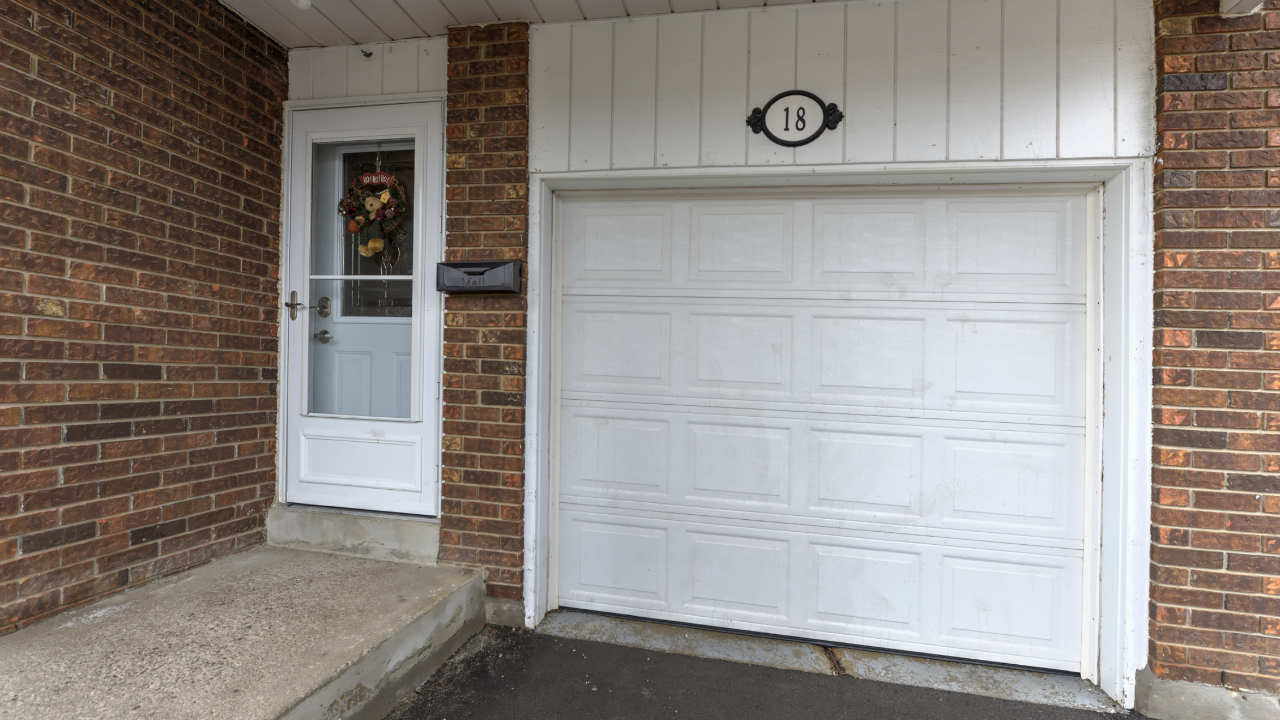 18 Simmons Blvd, Brampton, ON, L6V 7V5 Scene 2