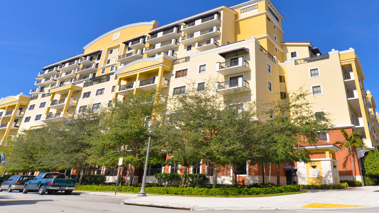 8395-SW-72nd-Ct-#703-01