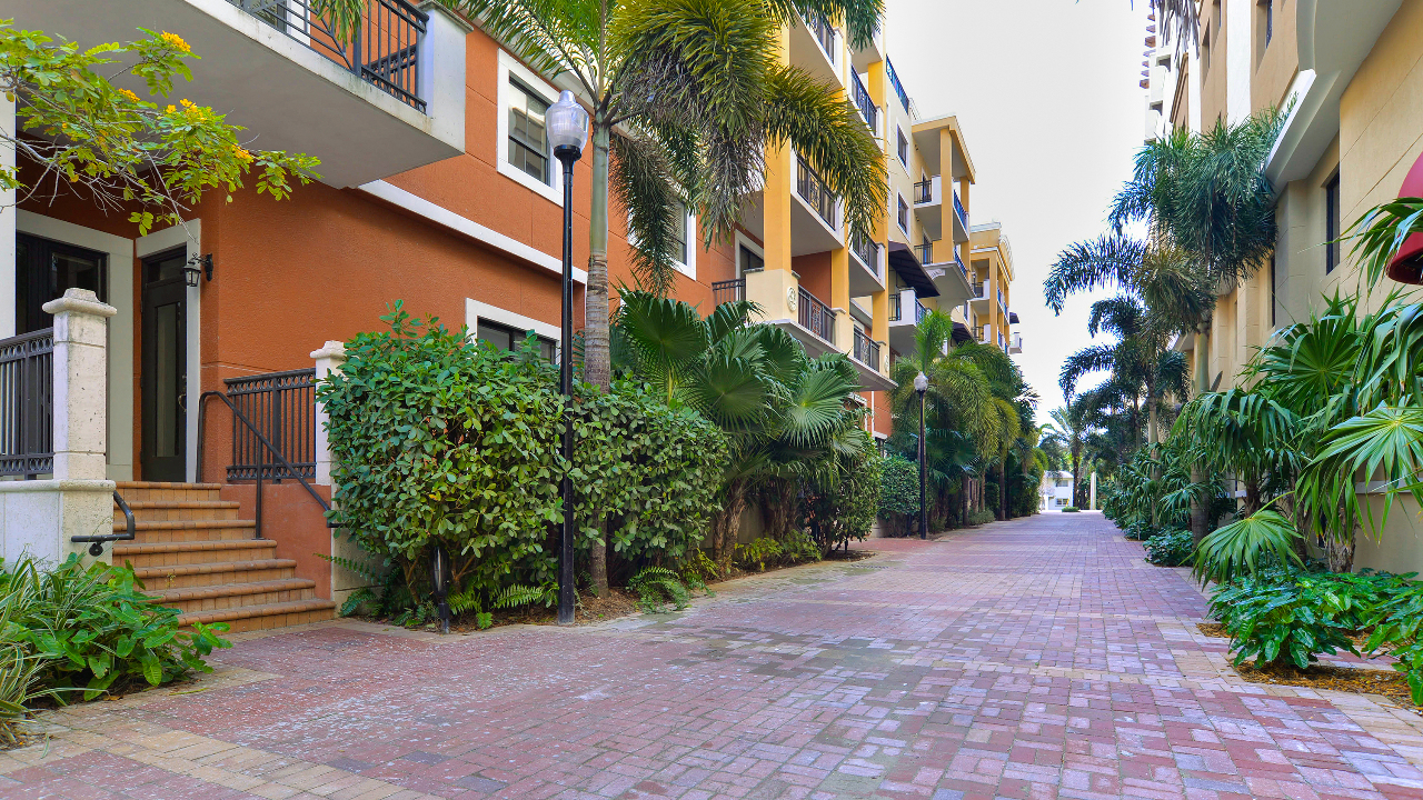 8395-SW-72nd-Ct-#703-02
