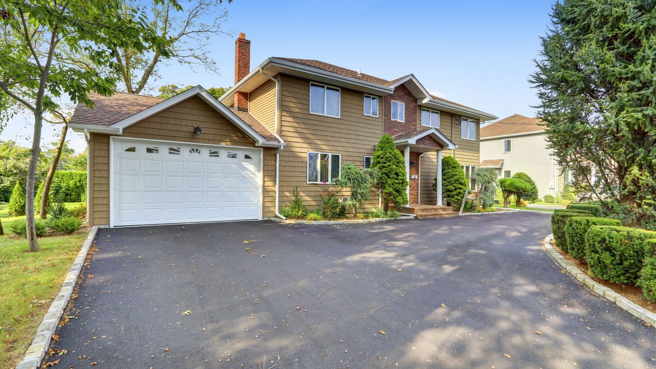 75 Concord St, Westbury, NY, 11590 Scene 1