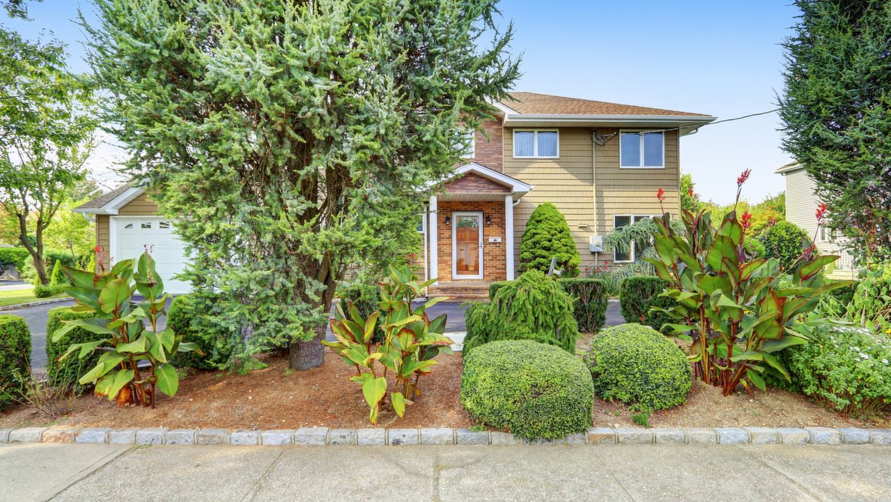 75 Concord St, Westbury, NY, 11590 Scene 2