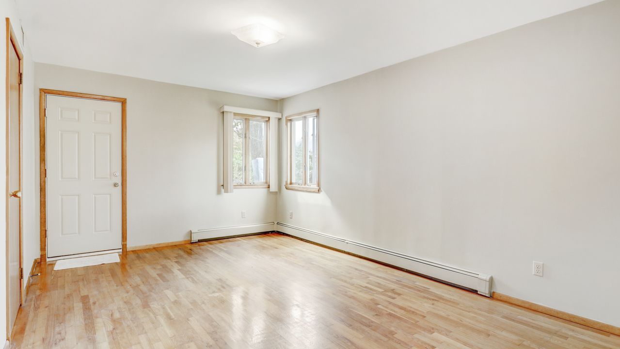 75 Concord St, Westbury, NY, 11590 Scene 4