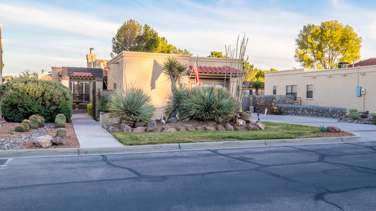 344 Avenue Mirador, Santa Teresa, NM, 88008 Scene 1