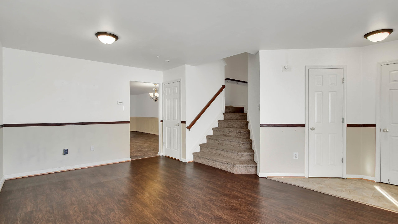 2220 Palustris Lane 002