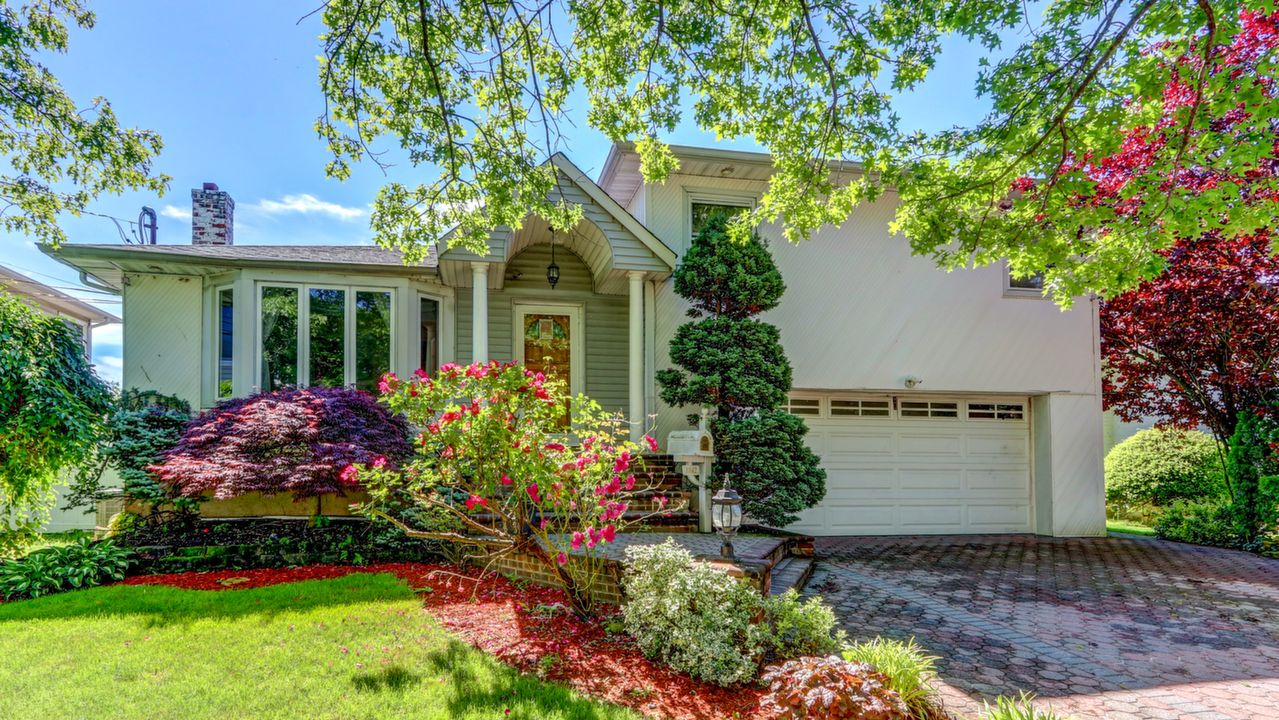 1842 Wilson Ave, Merrick, NY, 11566 Scene 2