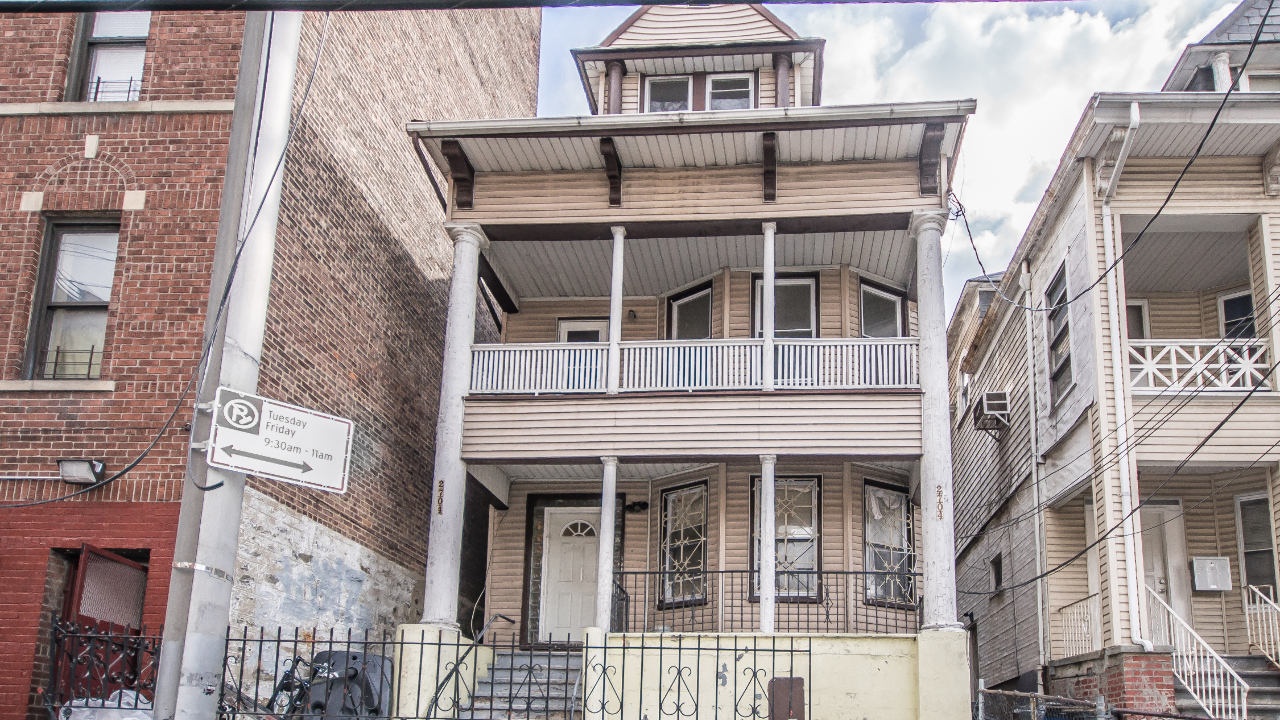 2704 Bainbridge Ave, Bronx, NY, 10458 Scene 1