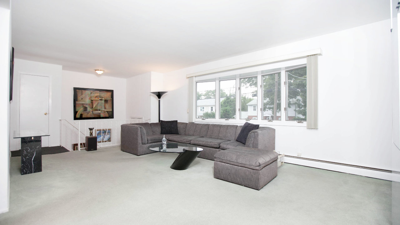 2004 Potter Avenue, Merrick, NY, 11566 Scene 2