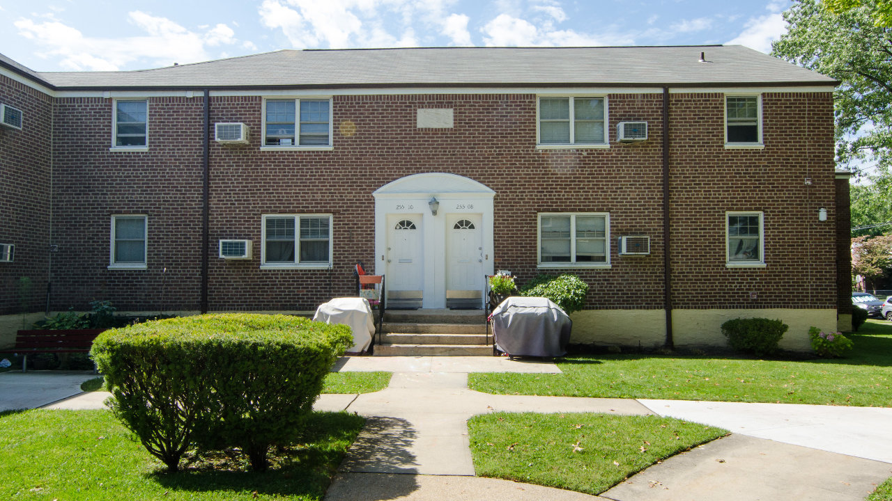 255-08 61st Ave, Little Neck, NC, 11362 Scene 1