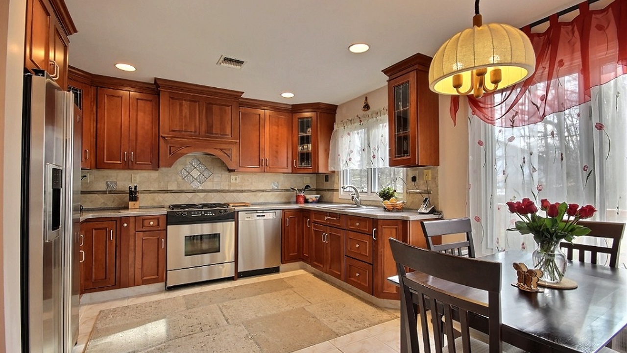 Renovated Eat-In Kitchen