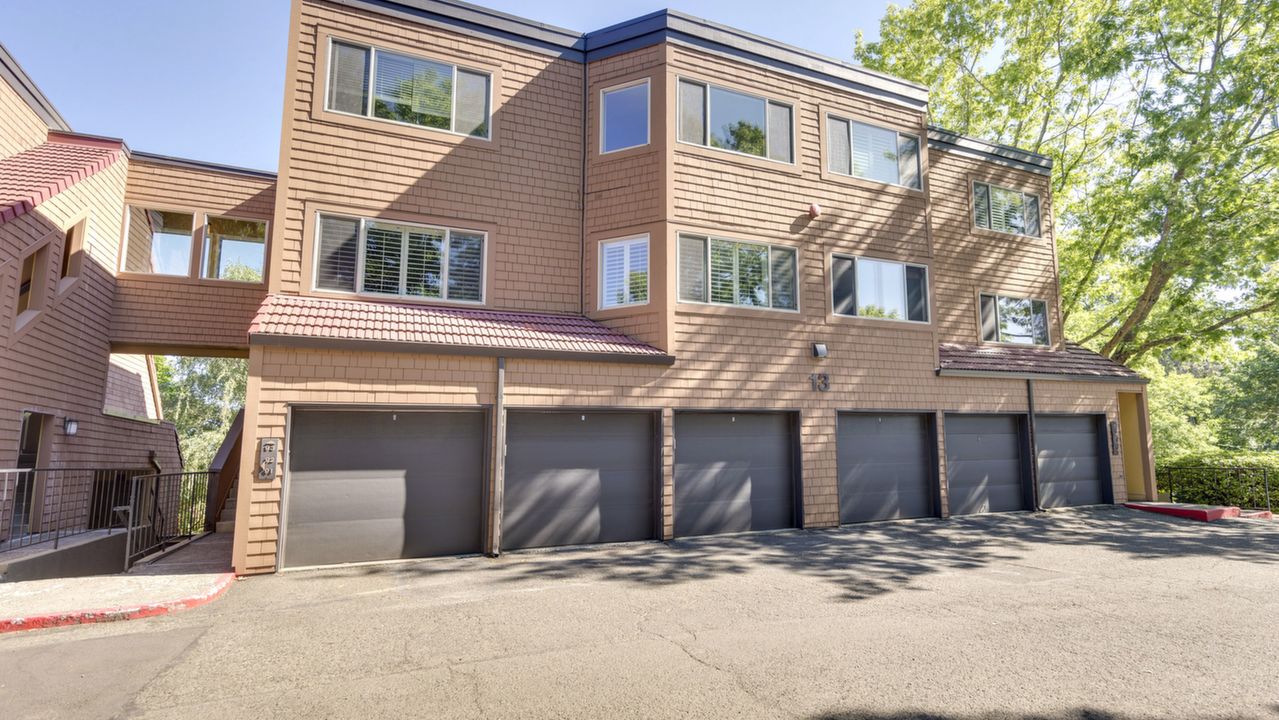 Oswego Summit #93, Lake Oswego, OR, 97034 Scene 1