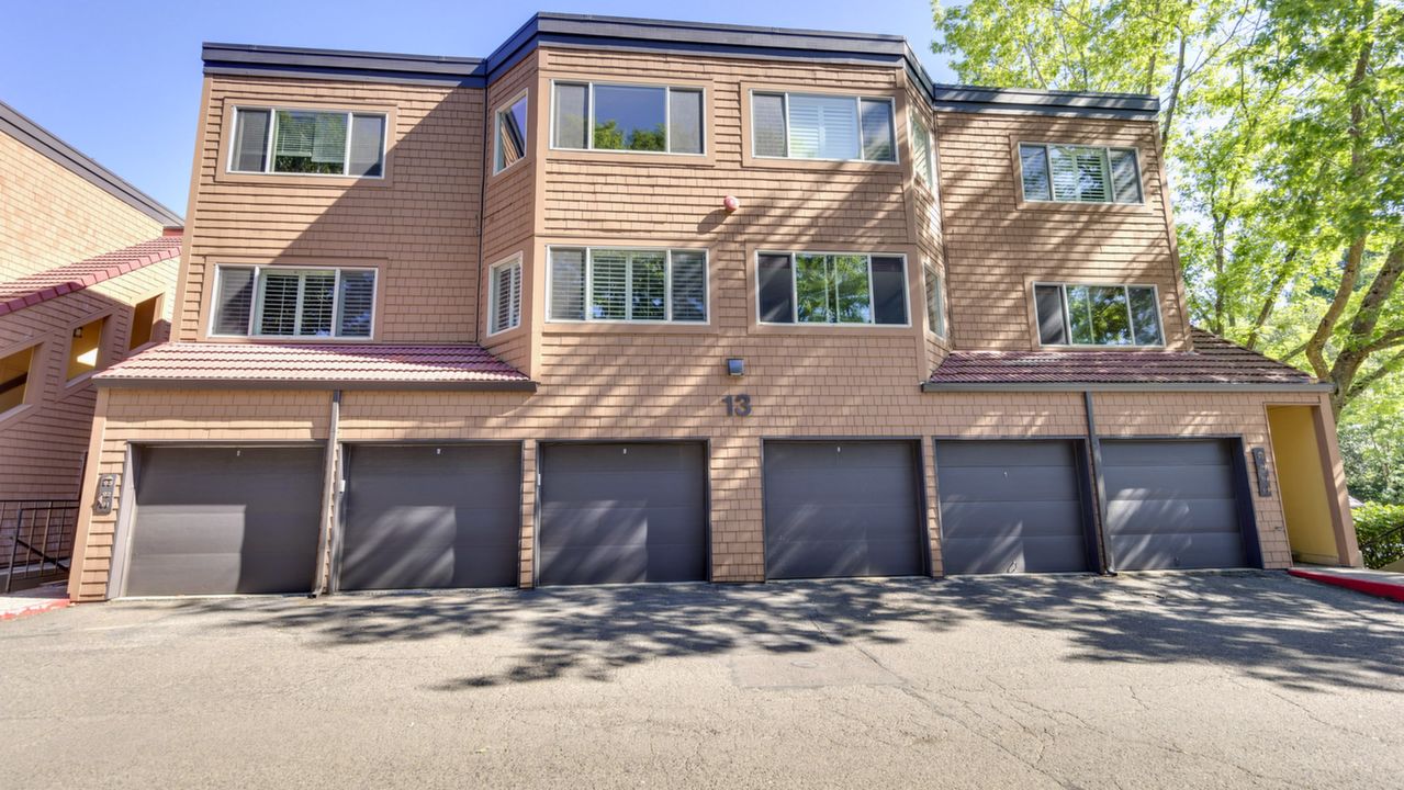 Oswego Summit #93, Lake Oswego, OR, 97034 Scene 2