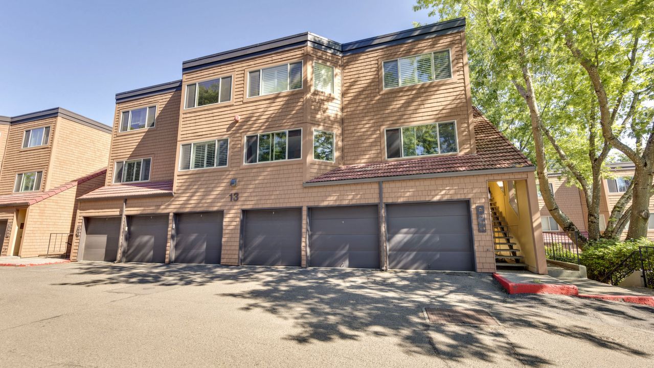 Oswego Summit #93, Lake Oswego, OR, 97034 Scene 3