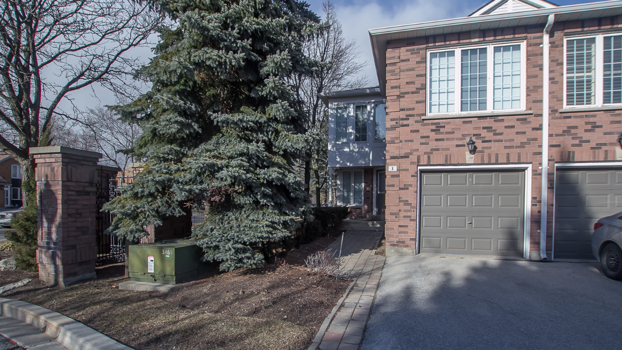 1 Lancewood Cres, Brampton, ON, L6S 5Y5 Scene 1