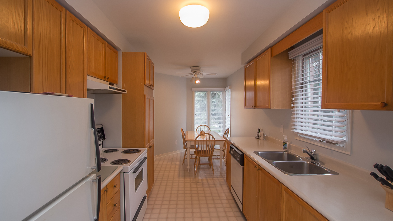 1 Lancewood Cres, Brampton, ON, L6S 5Y5 Scene 4