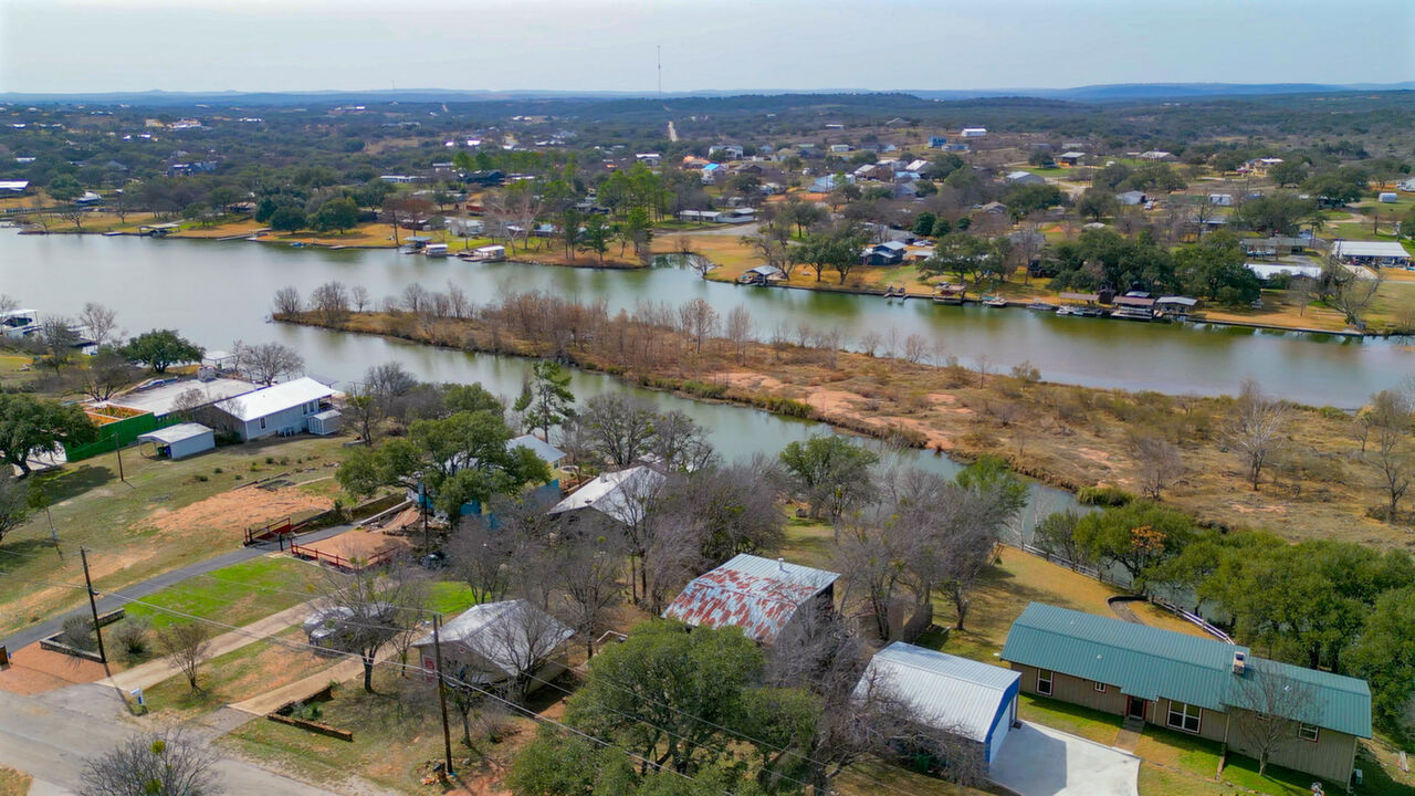 871 Sandy Mountain Dr, Sunrise Beach, TX, 78643 Scene 1