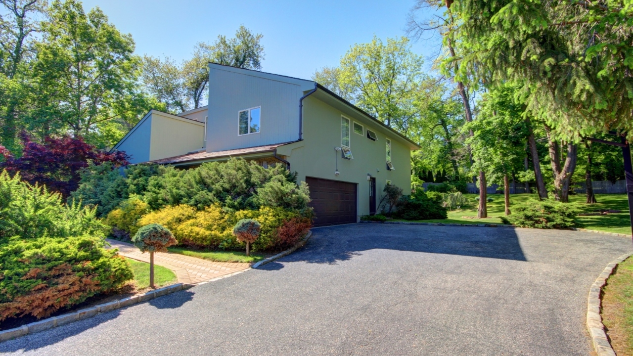 Front of House/Garage Side