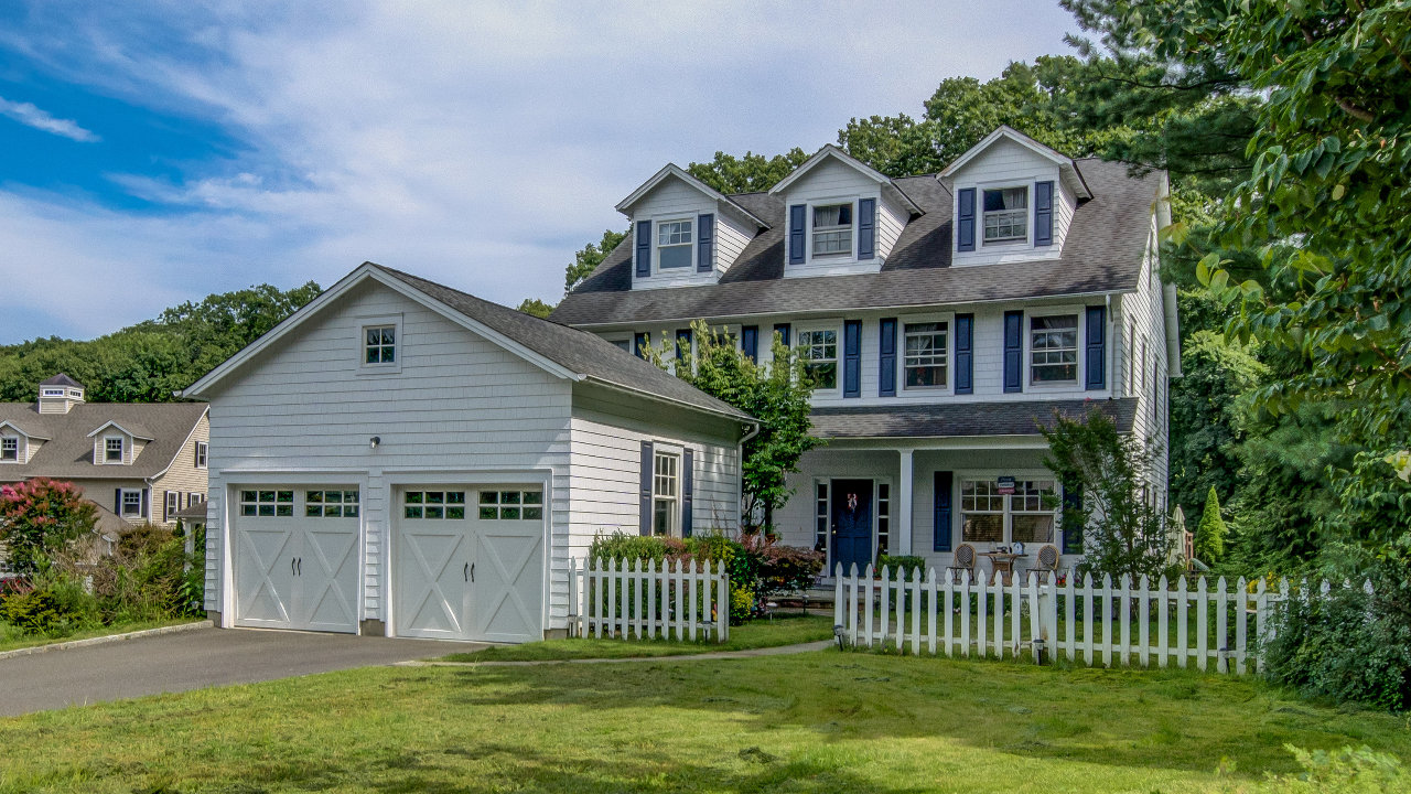 2 Farm Ln, Locust Valley, NY, 11560 Scene 1