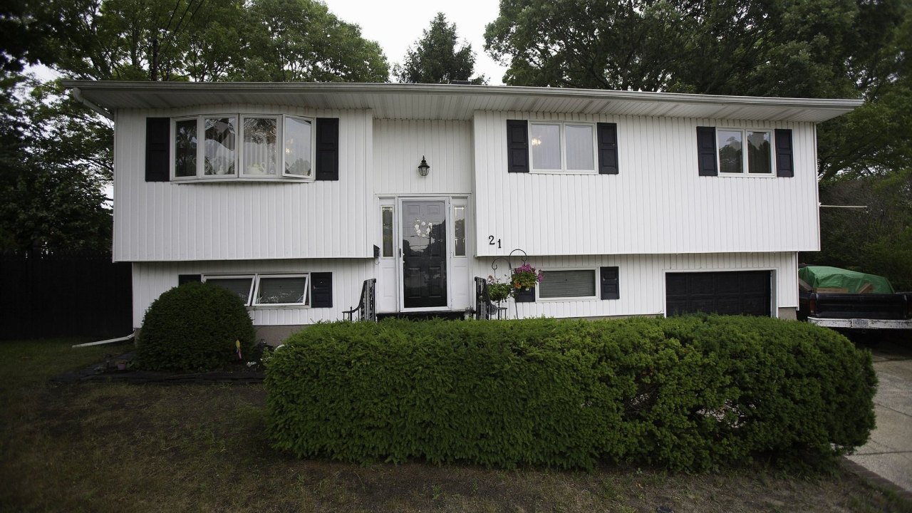 21 University Drive, Ronkonkoma, NY, 11779 Scene 1