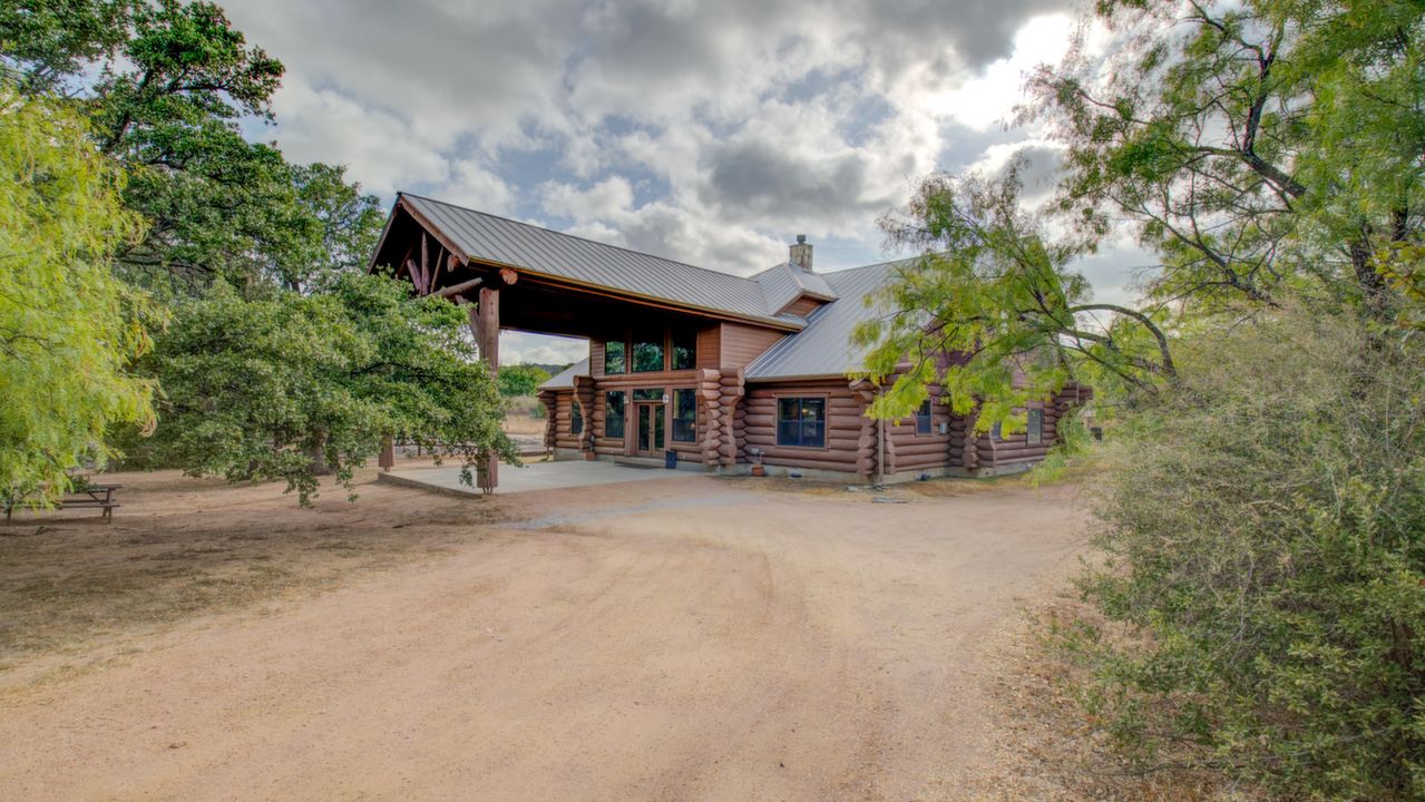 101 Log Country Cove, Kingsland, TX, 78639 Scene 1