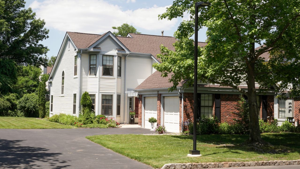 49 Old Orchard Ln, Ocean Township, NJ, 07712 Scene 1