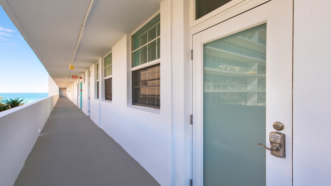 301-Ocean-Dr-#403-02