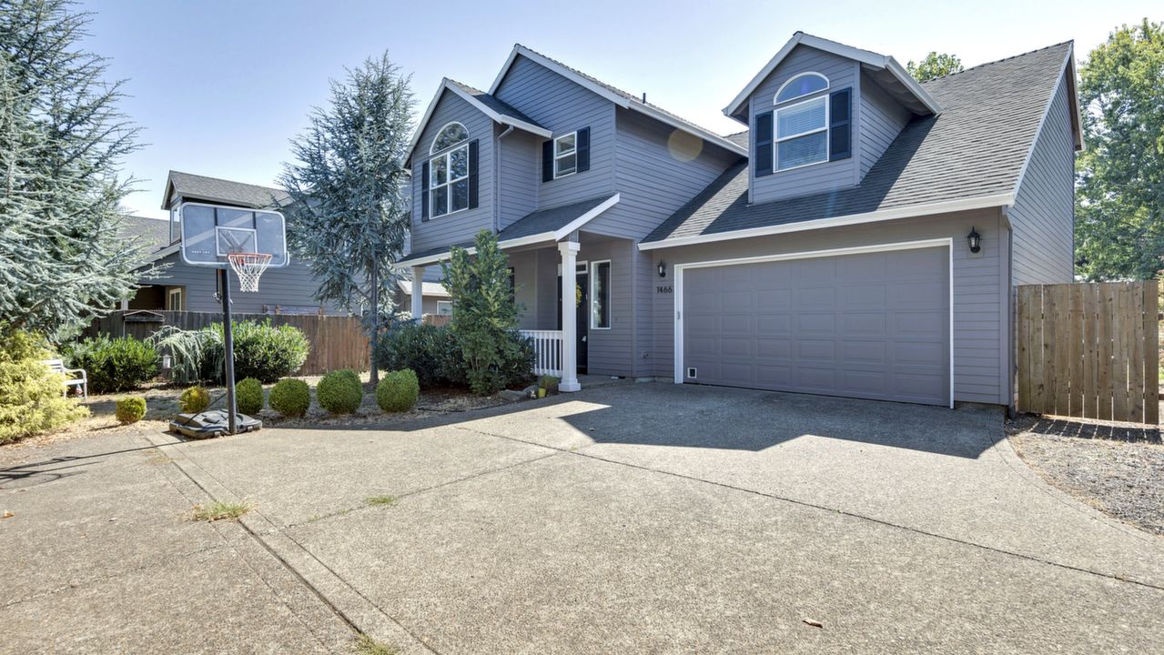 1466 N Ivy St, Canby, OR, 97013 Scene 1