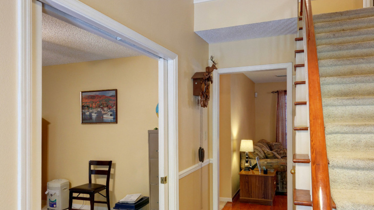 03_Entryway_Stairs_01