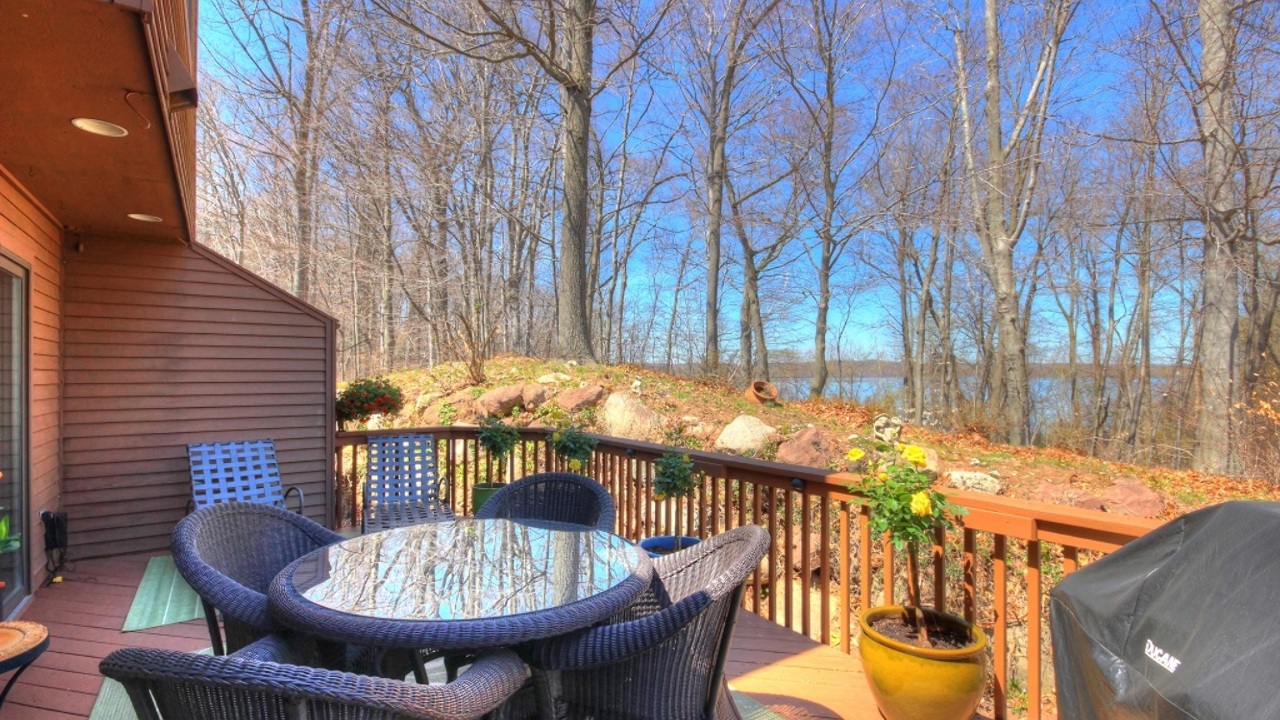 Serene Wooded Privacy