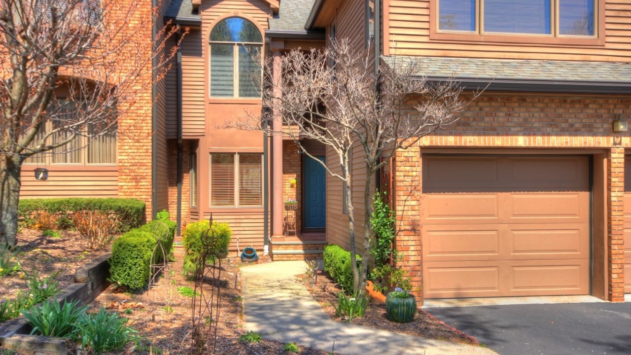 Townhome with 2 Car Garage