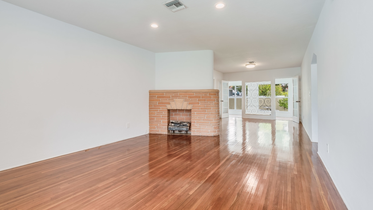 8819-Abbott-Ave-04