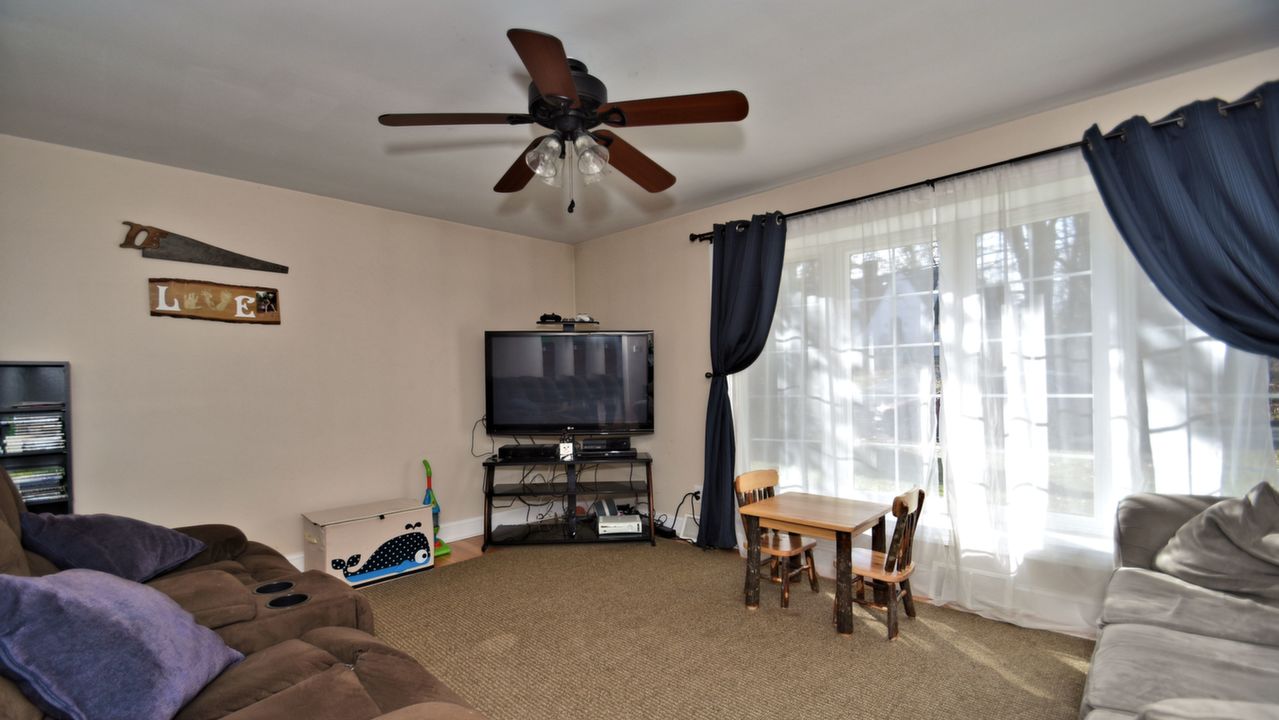 505 Walnut St, Green Lane, PA, 18054 Scene 2