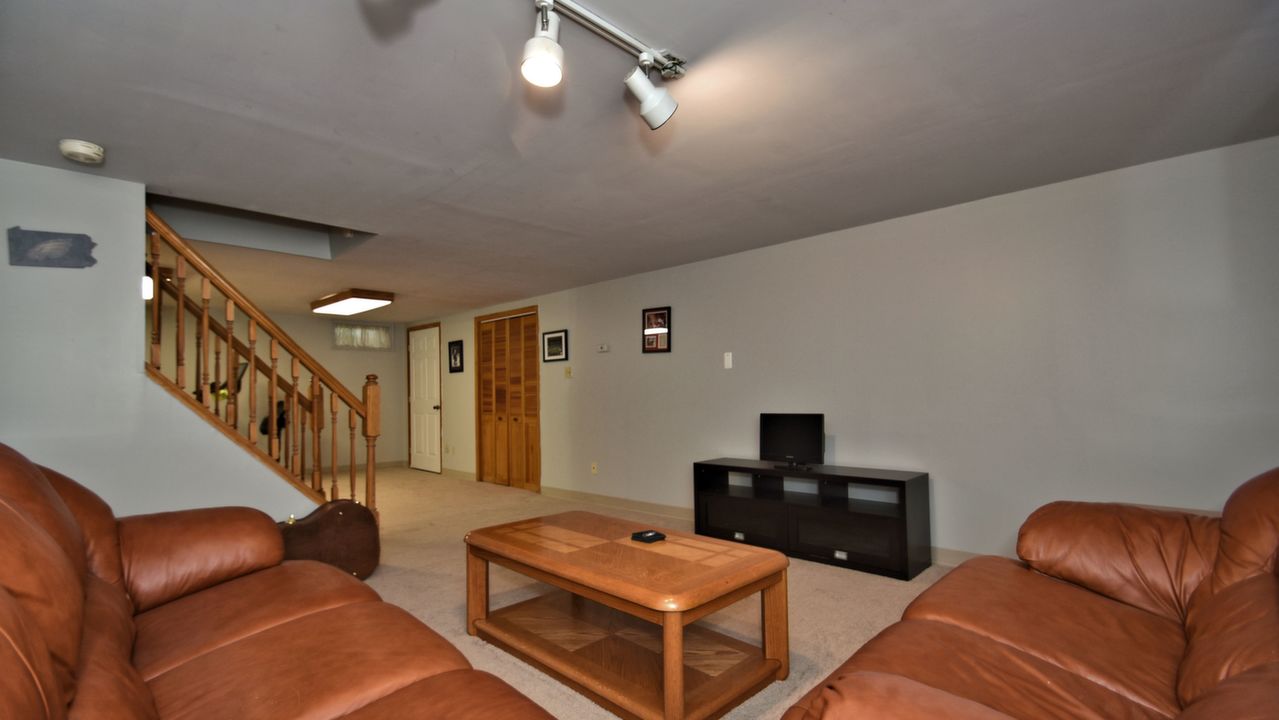 12 Treeline Dr, Southampton, PA, 18966 Scene 4