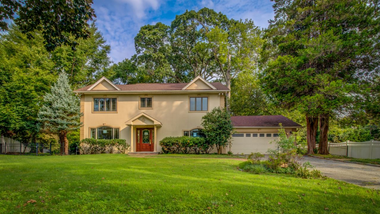 4 David Ct, Glen Cove, NY, 11542 Scene 1