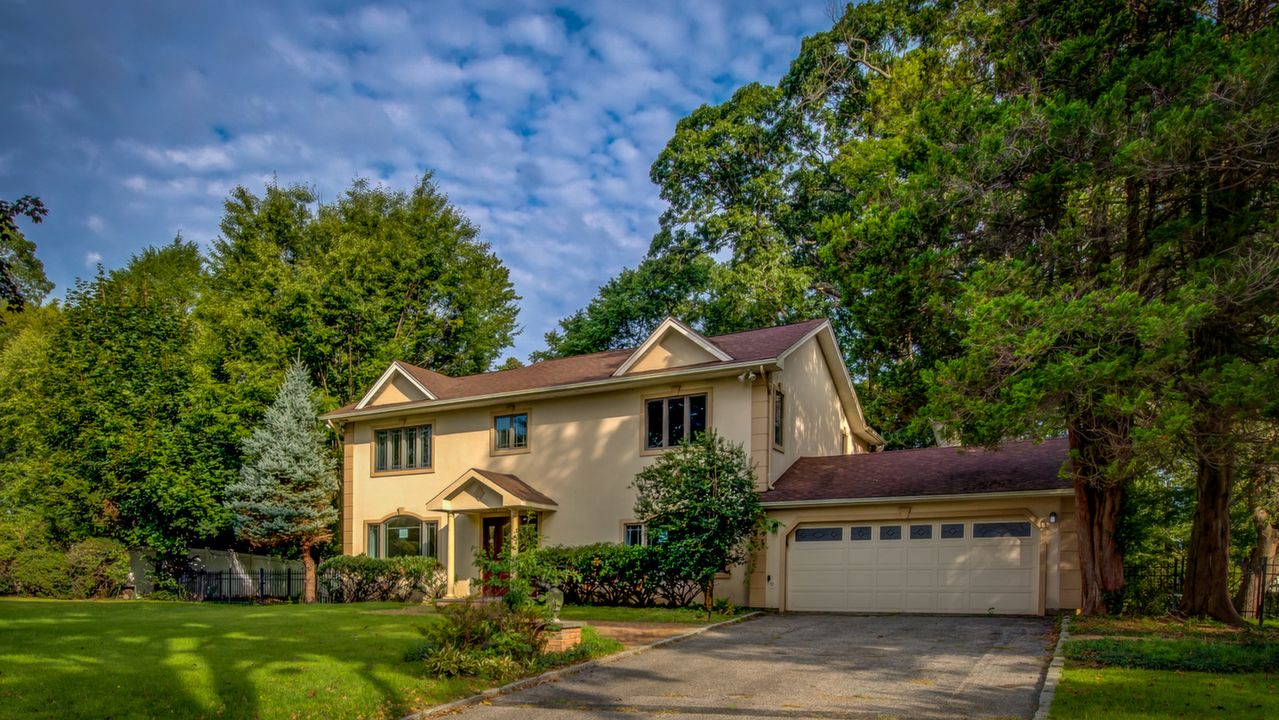 4 David Ct, Glen Cove, NY, 11542 Scene 2